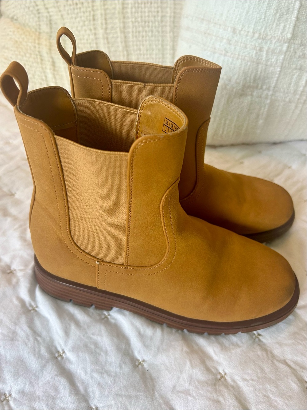 Gap Chelsea Boots in Tan ( faux seude)